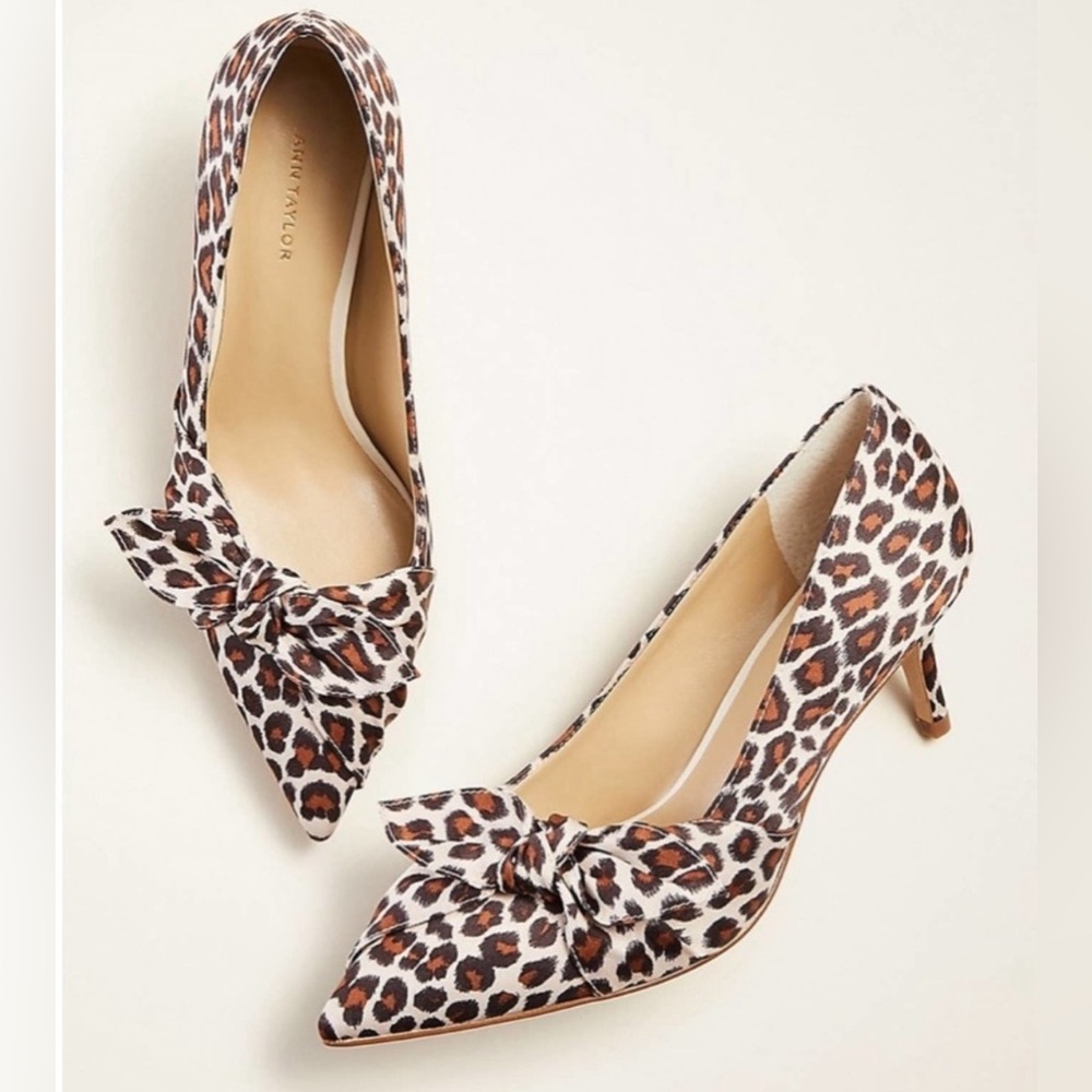Ann Taylor Leopard Print Side Bow Pump (Size 6)
